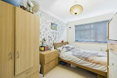2 bedroom apartment for sale, Glebe Avenue, Ruislip HA4