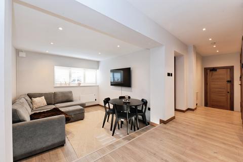 Bridge Street, Leatherhead, Surrey, KT22