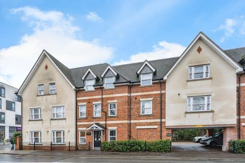 1 bedroom flat for sale, Crouch Oak Lane, ADDLESTONE, Surrey, KT15