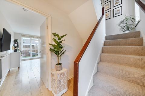 2 bedroom apartment for sale, Slade Walk, London