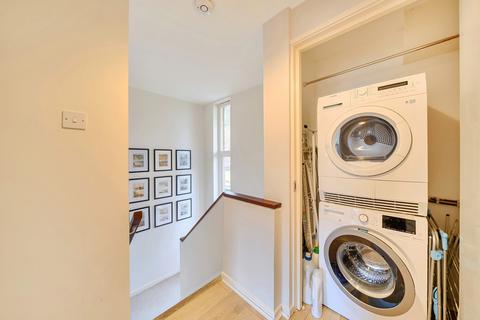 2 bedroom apartment for sale, Slade Walk, London