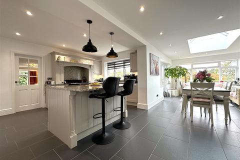 4 bedroom detached house for sale, Moat Edge, Balderton Lane, Coddington, Newark