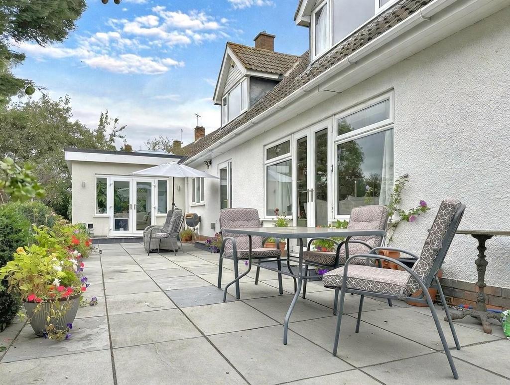 Large Paved Sun Terrace 493