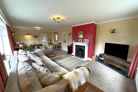 4 bedroom detached house for sale, Moat Edge, Balderton Lane, Coddington, Newark