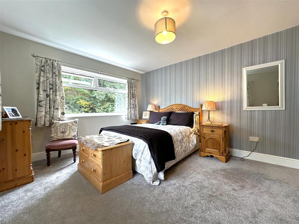 Dual-Aspect Ground Floor Bedroom 477
