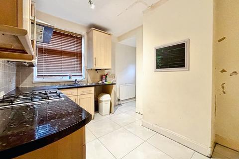 2 bedroom flat for sale, Wych Elm Crescent, High Heaton, Newcastle upon Tyne, NE7