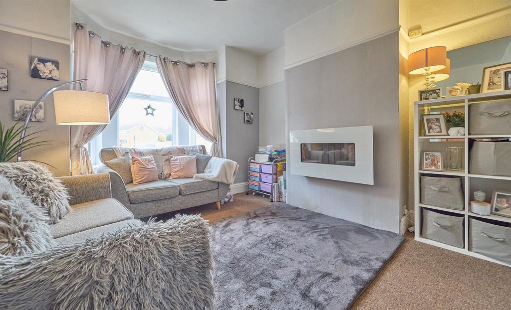 Lounge to front