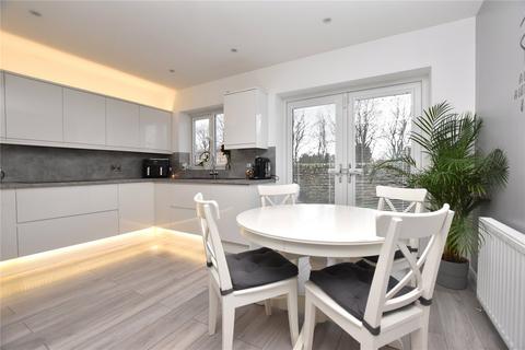 3 bedroom semi-detached house for sale, Newlands Avenue, Yeadon, Leeds, West Yorkshire