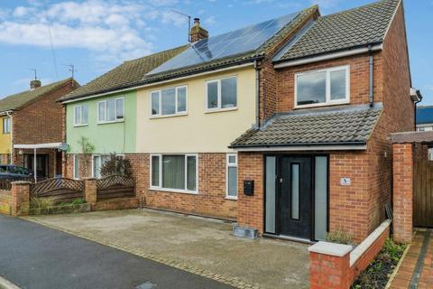 4 bedroom semi-detached house for sale, Sunnybank, St Neots PE19