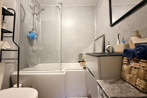 undefined, Pontypridd CF37