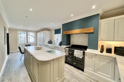 5 bedroom detached house for sale, Skippool Avenue, Poulton-Le-Fylde FY6