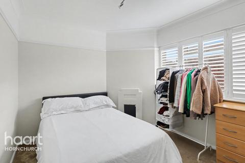 3 bedroom apartment for sale, Corbets Tey Road, Upminster