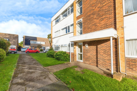 2 bedroom apartment for sale, Hazelbank Court, Chertsey KT16