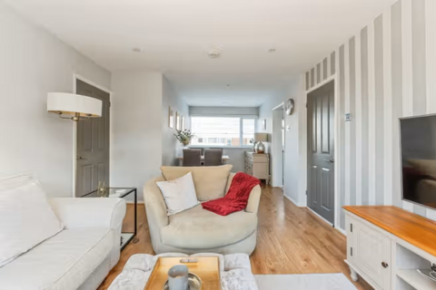 2 bedroom apartment for sale, Hazelbank Court, Chertsey KT16