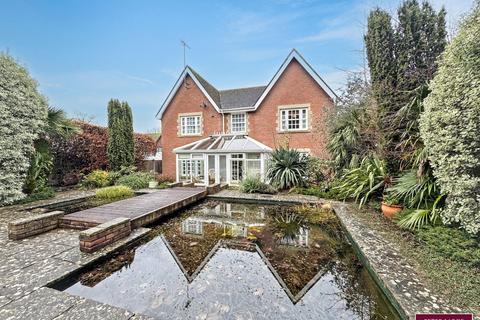 4 bedroom detached house for sale, Meliden Road, Prestatyn, Denbighshire LL19 8LU