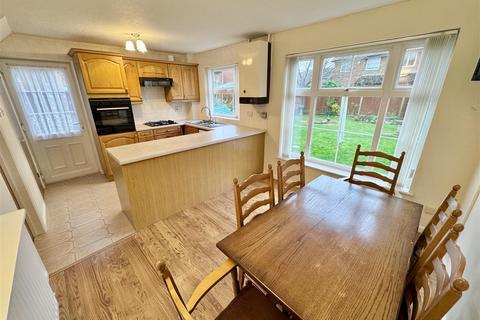 3 bedroom detached house for sale, Ames Close, Luton, LU3 4AS