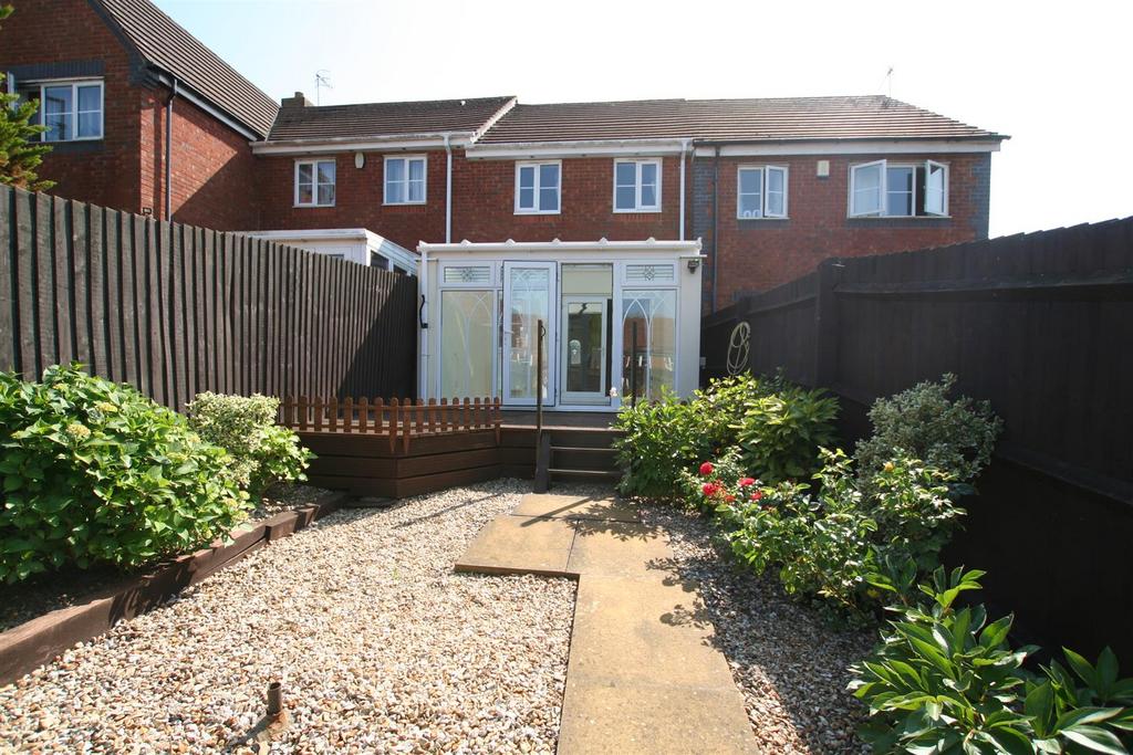 Kinordclose,2garden1.JPG