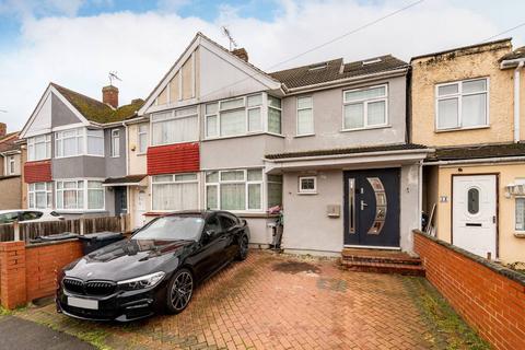 4 bedroom end of terrace house for sale, Southcote Avenue, Feltham, TW13