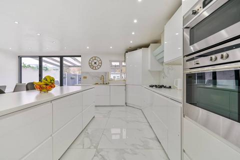 4 bedroom end of terrace house for sale, Southcote Avenue, Feltham, TW13