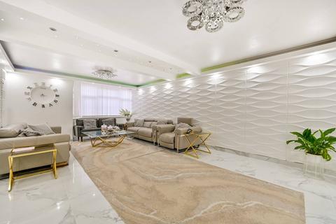 4 bedroom end of terrace house for sale, Southcote Avenue, Feltham, TW13