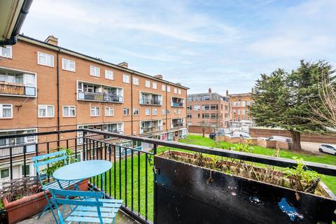 2 bedroom flat to rent, East Street, Elephant and Castle, London, SE17