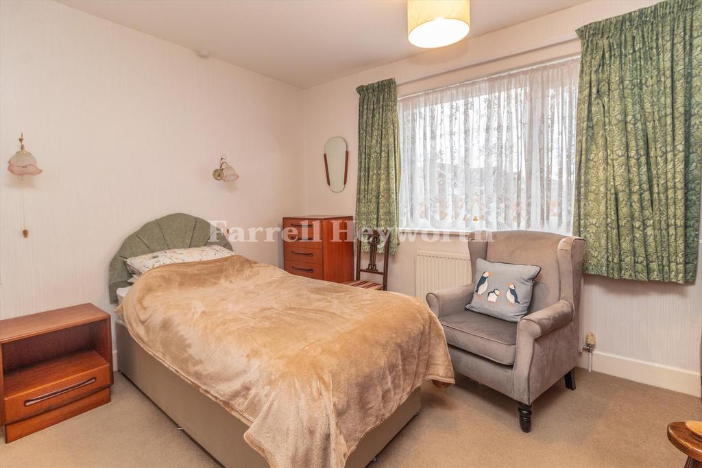 Rear Bedroom Image 2