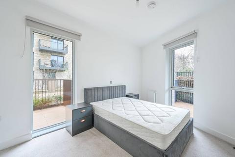3 bedroom flat to rent, Adlay Apartments, Silvertown, London, E16