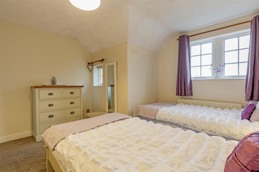 Bedroom 1-3.jpg