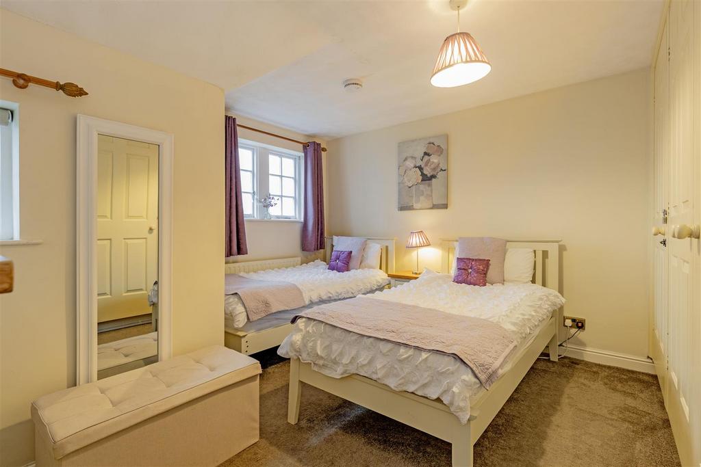 Bedroom 1-1.jpg