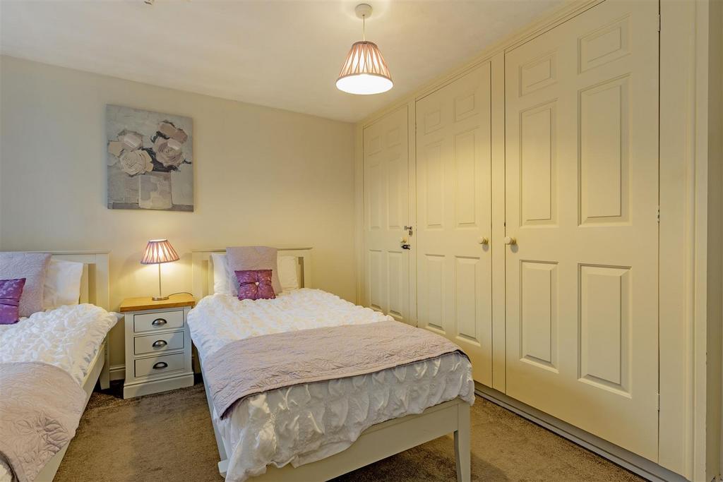 Bedroom 1-2.jpg