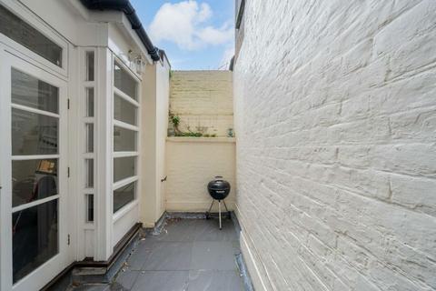 2 bedroom flat to rent, Clanricarde Gardens, London W2