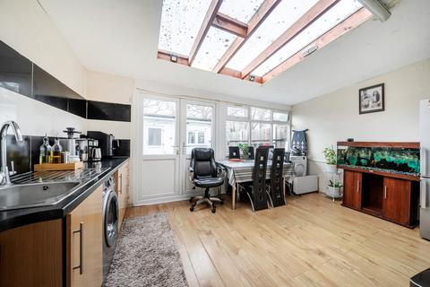 3 bedroom terraced house for sale, Longhill Road, London