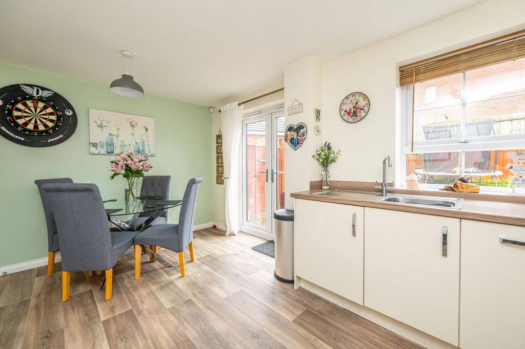 Kitchen / Dining Area