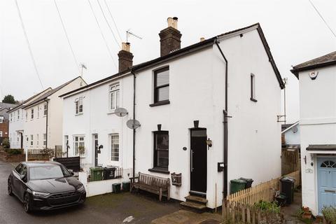 2 bedroom house to rent, Wilton Road, Redhill