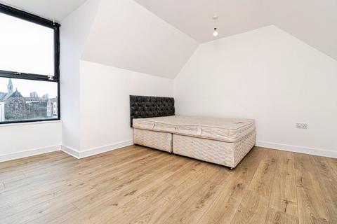 3 bedroom apartment to rent, Hollies Lane, Salford M5