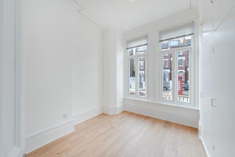 1 bedroom apartment to rent, Primrose Gardens, Belsize Park, NW3