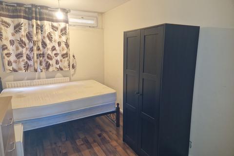undefined, Cable St, E1 8HS