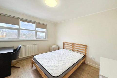 undefined, Fairview Avenue, Woking, Surrey, GU22