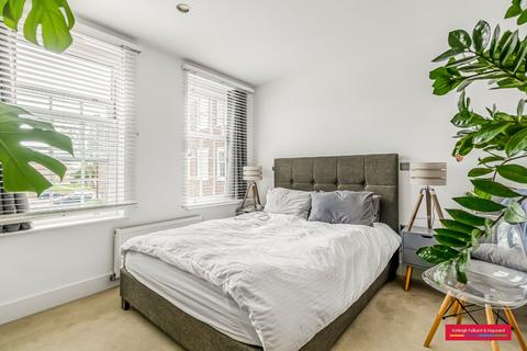 2 bedroom flat to rent, London Road, Enfield, EN2