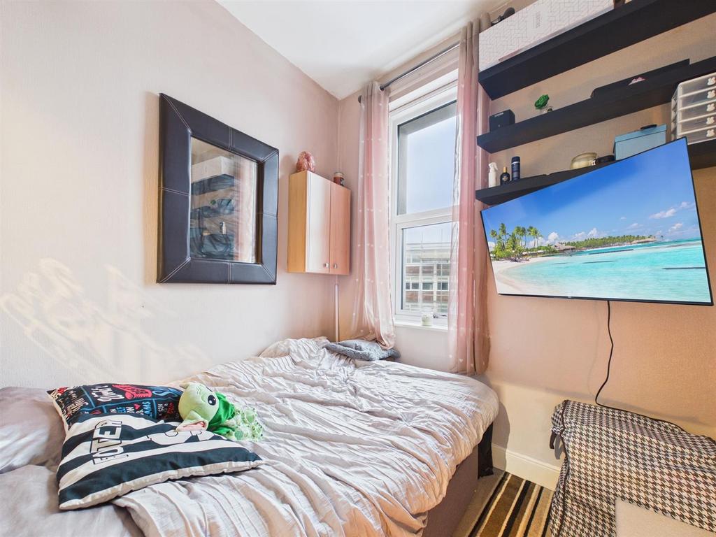 Bed 3.jpg
