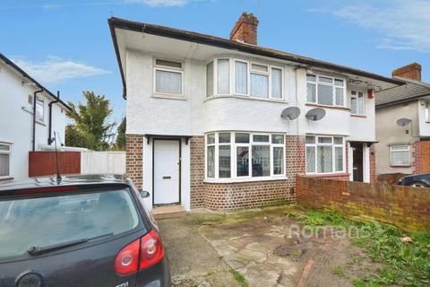 3 bedroom semi-detached house to rent, Cranbourne Road, Slough, Berkshire, SL1