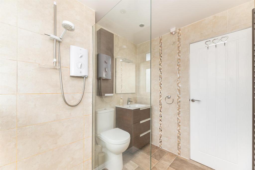 House Bathroom (Walk In Shower)