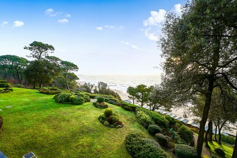 3 bedroom apartment for sale, Branksome Towers, Poole, BH13
