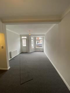 2 bedroom end of terrace house to rent, Hereford Street, Hull HU4