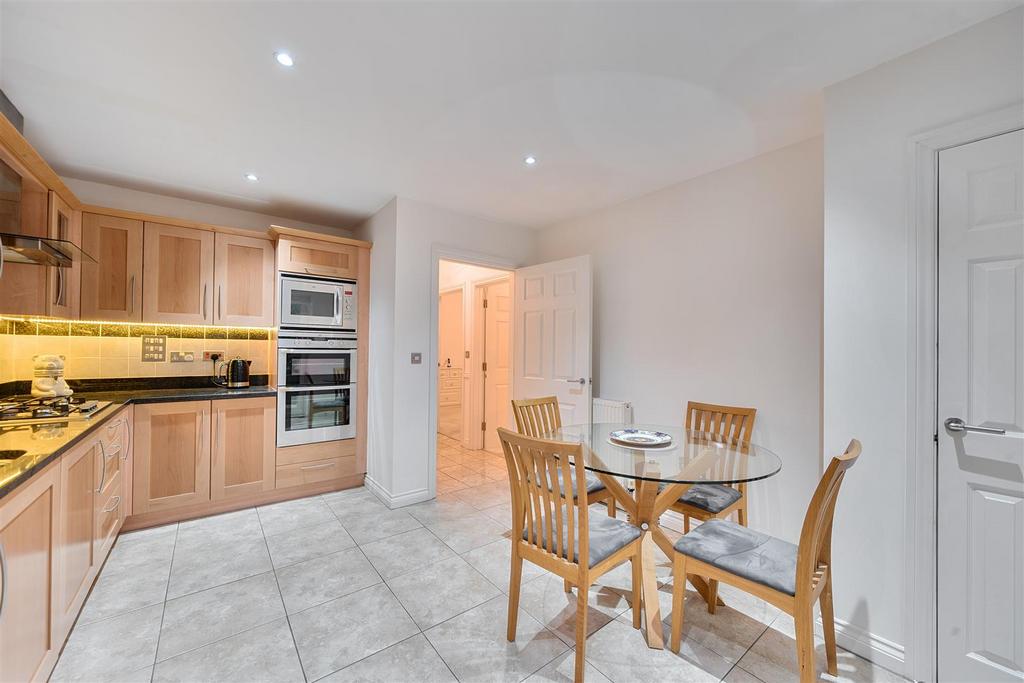 Kitchen/Breakfast Room