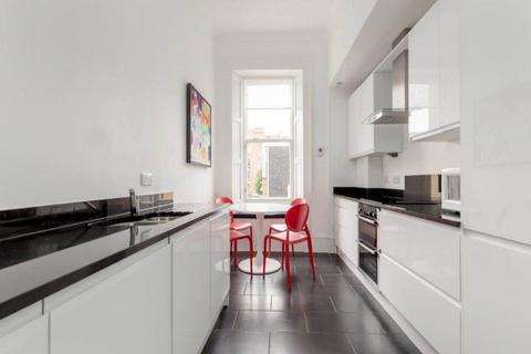 3 bedroom flat to rent, London Street, New Town, City Centre