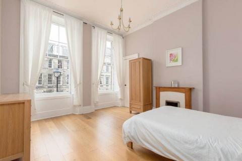 3 bedroom flat to rent, London Street, New Town, City Centre