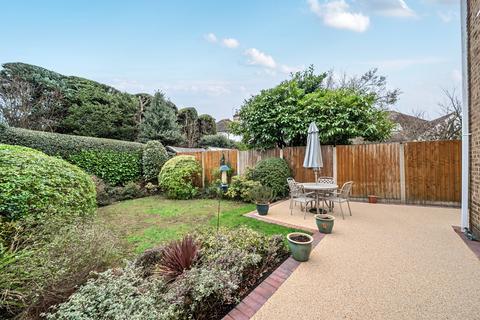 4 bedroom semi-detached house for sale, Graylands Close, Horsell, GU21