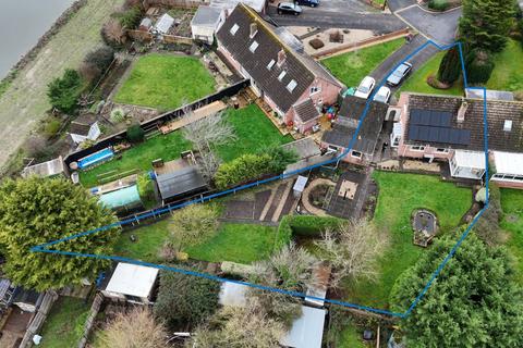 3 bedroom bungalow for sale, Lakeview Crescent, Highbridge, Somerset, TA9