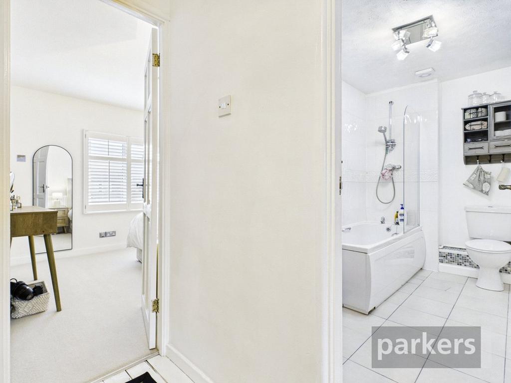 Bedroom/Bathroom